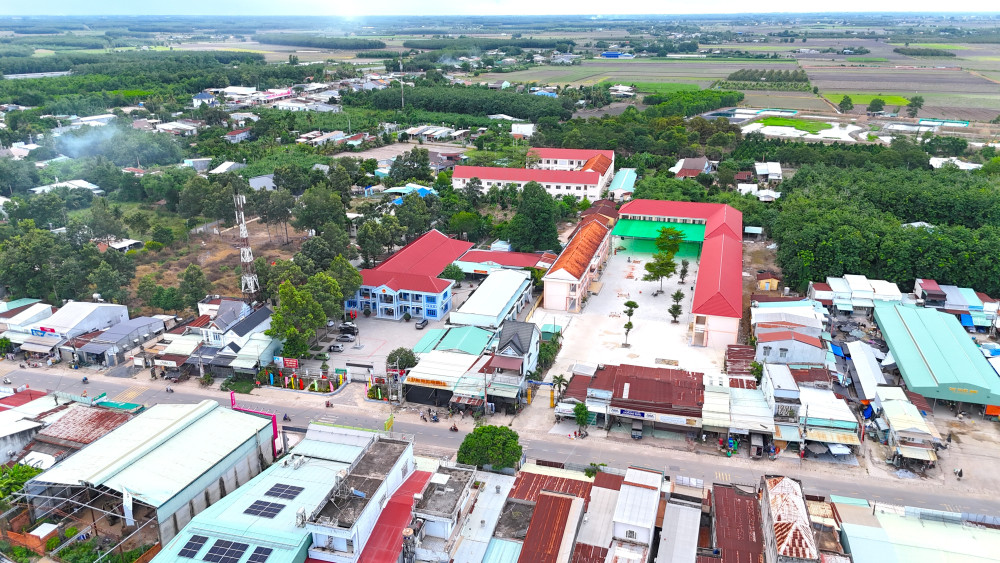 Xã Lộc Ninh được thành lập trên cơ sở sắp xếp diện tích tự nhiên, quy mô dân số các xã Bến Củi, Lộc Ninh và phần lớn xã Phước Minh (thuộc huyện Dương Minh Châu cũ)