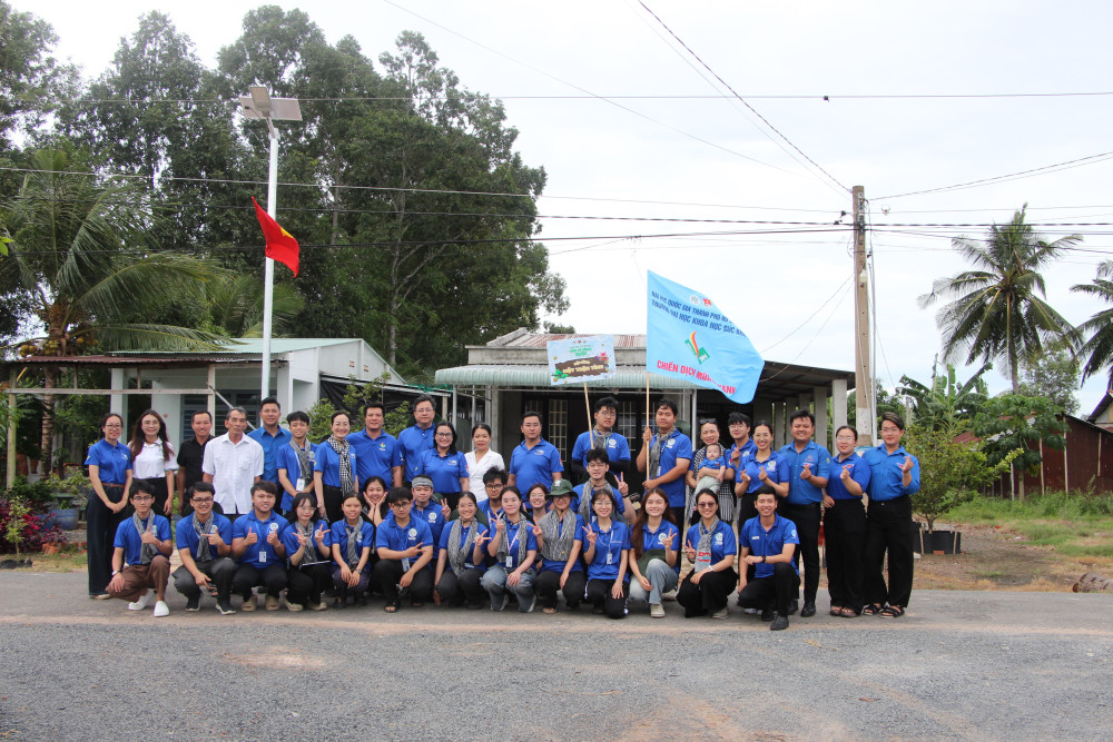 Đoàn TNCS Hồ Chí Minh xã Châu Thành phối hợp Đoàn Trường Khoa học Sức khoẻ bàn giao công trình thanh niên 