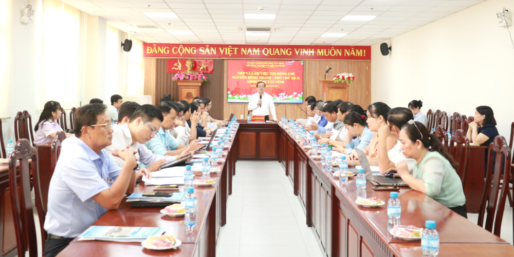 Ủy viên Ban Thường vụ Tỉnh ủy, Phó Chủ tịch UBND tỉnh Nguyễn Hồng Thanh làm việc với Sở Nông nghiệp và Môi trường