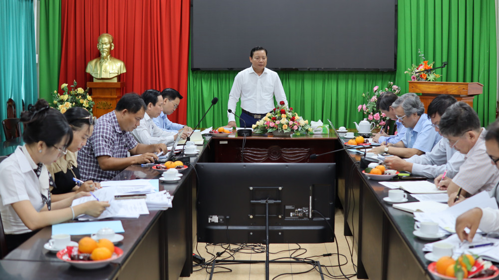 Phó Chủ tịch UBND tỉnh Phạm Tấn Hòa chủ trì buổi làm việc với Sở Y tế