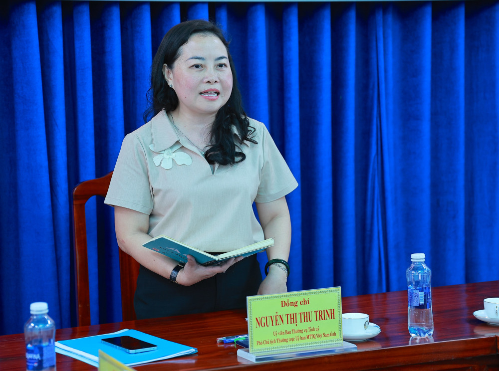 Uỷ viên Ban Thường vụ Tỉnh ủy, Phó Chủ tịch Thường trực UBMTTQ Việt Nam tỉnh Nguyễn Thị Thu Trinh phát biểu kết luận tại buổi làm việc