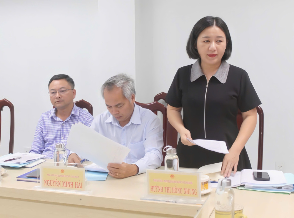 Lãnh đạo Sở Khoa học và Công nghệ báo cáo tại buổi làm việc