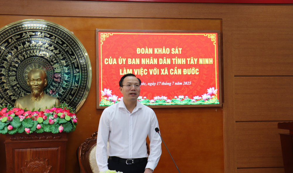 Ủy viên Ban Thường vụ Tỉnh ủy, Phó Chủ tịch UBND tỉnh Đoàn Trung Kiên phát biểu chỉ đạo tại buổi làm việc