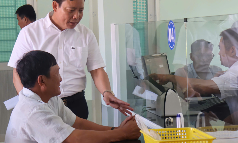 Bộ m&aacute;y ch&iacute;nh quyền vận h&agrave;nh th&ocirc;ng suốt, người d&acirc;n phấn khởi