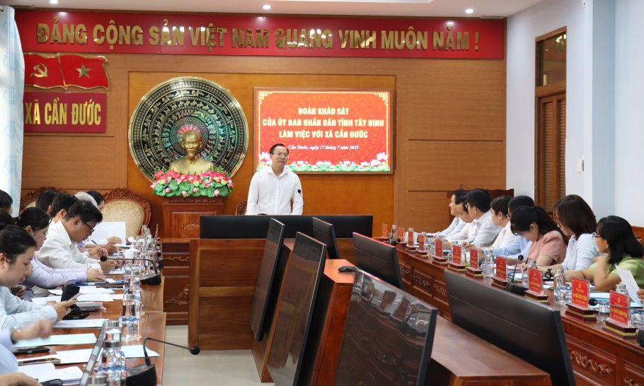 Ph&oacute; Chủ tịch UBND tỉnh thăm, l&agrave;m việc tại x&atilde; Cần Đước