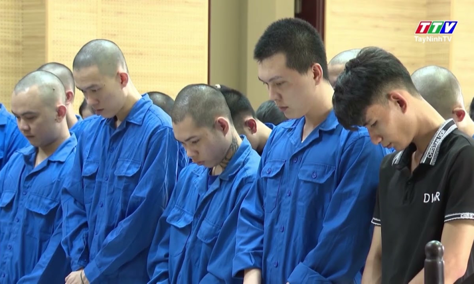 Tuy&ecirc;n &aacute;n nh&oacute;m bị c&aacute;o lừa đảo qua mạng