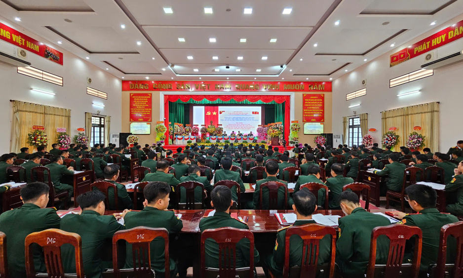 Tư lệnh Qu&acirc;n khu 7 dự, chỉ đạo Đại hội đại biểu Đảng bộ Sư đo&agrave;n 5