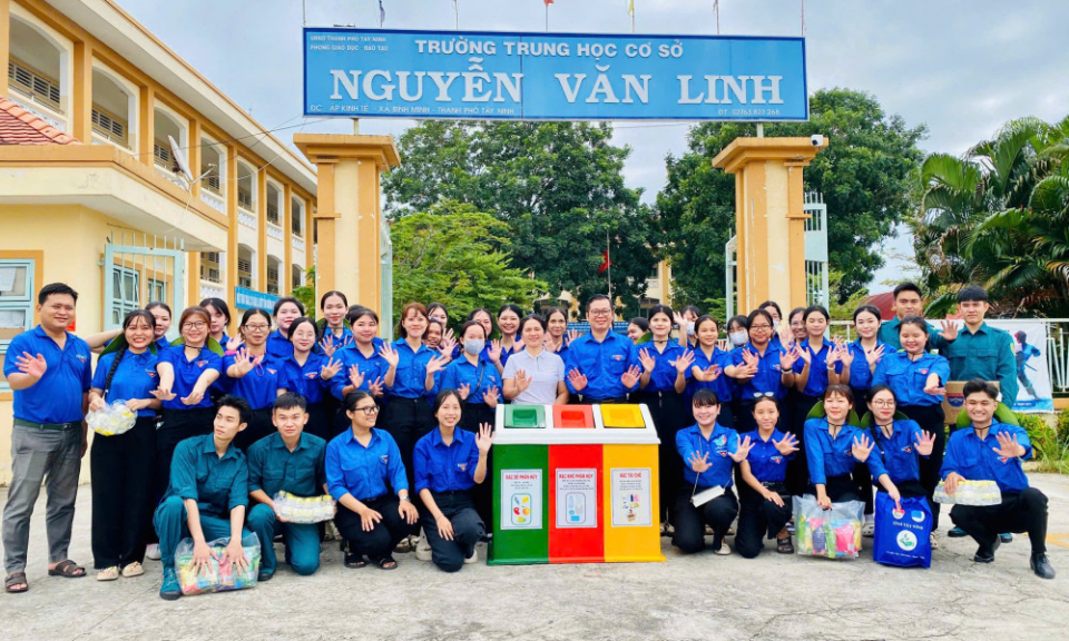Đo&agrave;n thanh ni&ecirc;n T&acirc;y Ninh: Chung tay v&igrave; một m&ocirc;i trường kh&ocirc;ng r&aacute;c thải nhựa