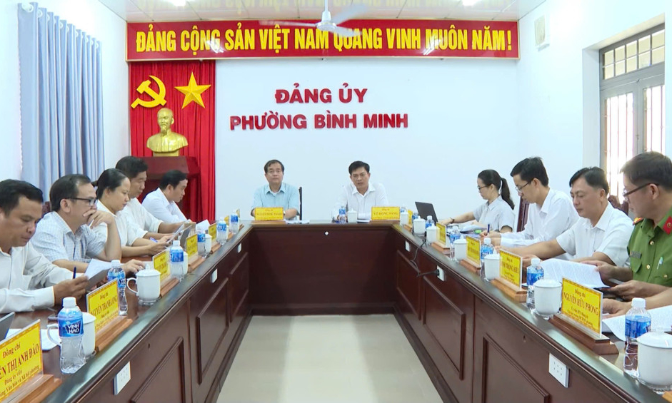 Ph&oacute; Chủ tịch UBND tỉnh Nguyễn Hồng Thanh khảo s&aacute;t c&ocirc;ng t&aacute;c chuẩn bị Đại hội Đảng bộ phường B&igrave;nh Minh