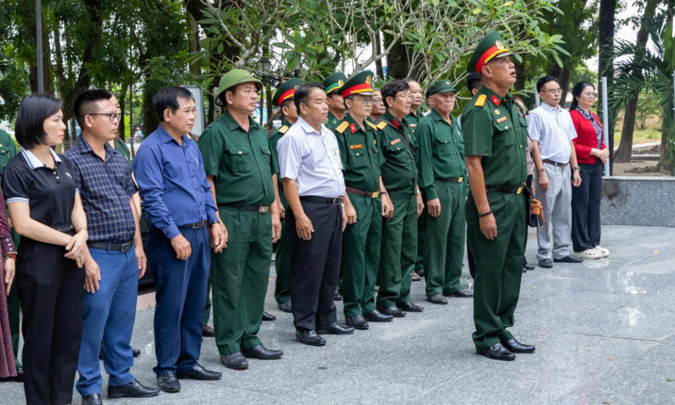 Hai h&agrave;i cốt liệt sĩ được di dời về qu&ecirc; an t&aacute;ng