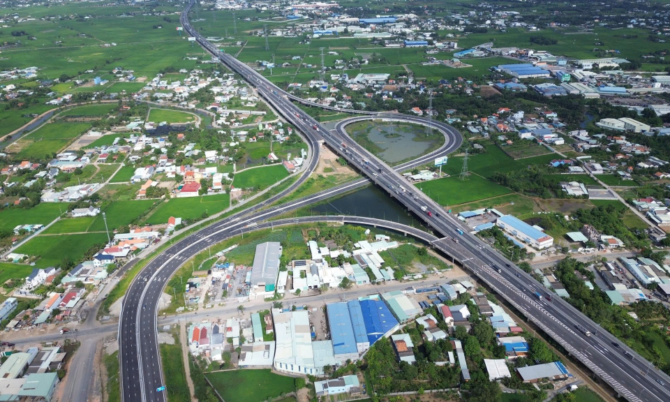 Bứt ph&aacute; giao th&ocirc;ng, mở rộng kh&ocirc;ng gian ph&aacute;t triển