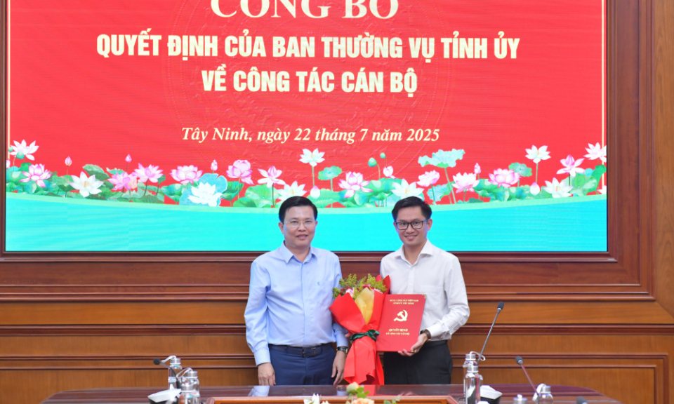 Tỉnh ủy T&acirc;y Ninh c&ocirc;ng bố c&aacute;c quyết định về c&ocirc;ng t&aacute;c c&aacute;n bộ