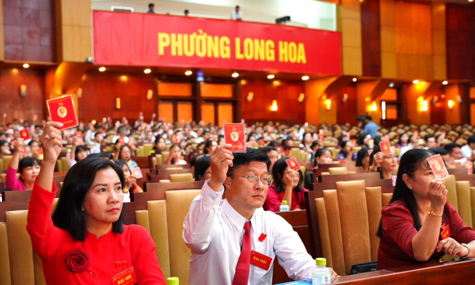 Đại hội Đảng bộ phường Long Hoa lần thứ I: Nhiều &yacute; kiến t&acirc;m huyết g&oacute;p &yacute; c&aacute;c dự thảo văn kiện