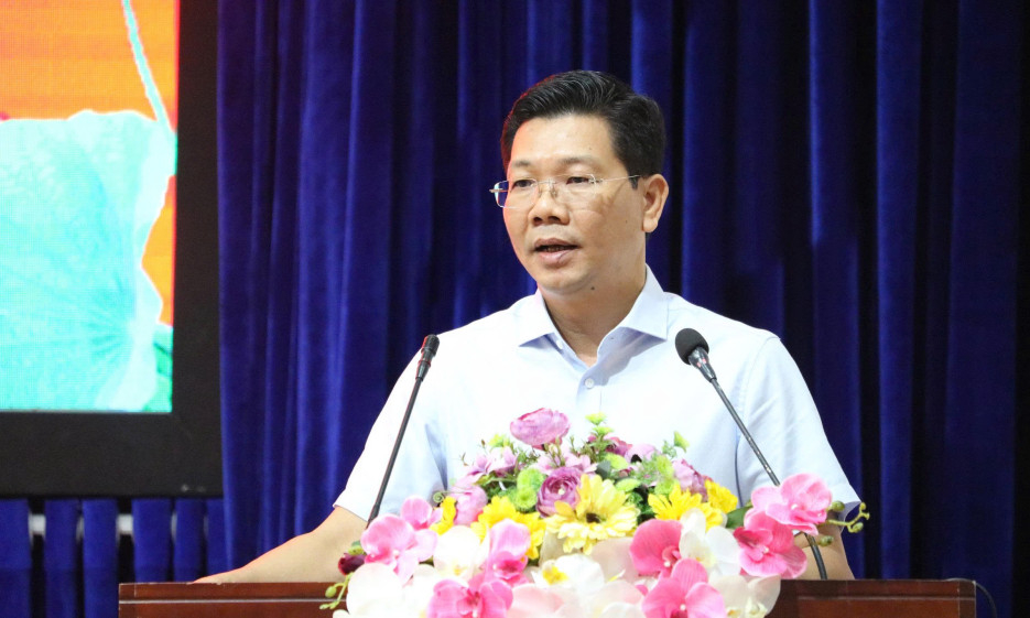 Ph&oacute; B&iacute; thư Thường trực Tỉnh ủy Nguyễn Mạnh H&ugrave;ng tiếp x&uacute;c cử tri tại phường G&ograve; Dầu