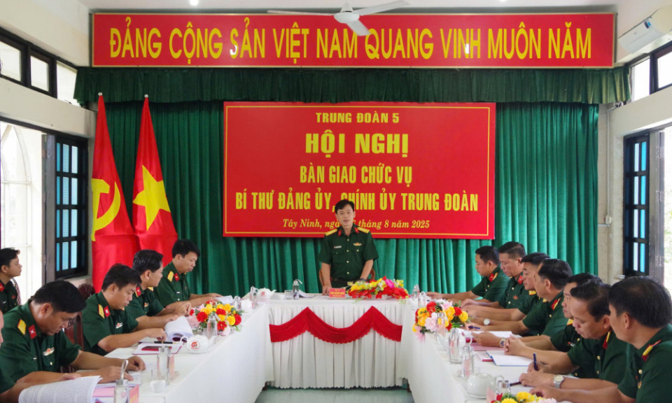 B&agrave;n giao chức vụ B&iacute; thư Đảng ủy, Ch&iacute;nh ủy Trung đo&agrave;n 5, Sư đo&agrave;n 5