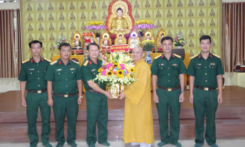 Bộ Chỉ huy Qu&acirc;n sự tỉnh T&acirc;y Ninh thăm, ch&uacute;c mừng cơ sở Phật gi&aacute;o