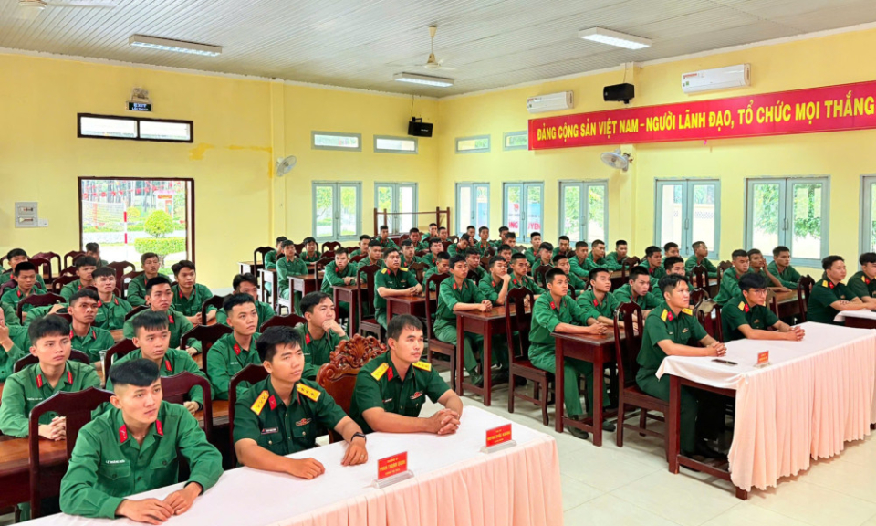 Tự h&agrave;o theo d&otilde;i Lễ diễu binh, diễu h&agrave;nh kỷ niệm 80 năm Quốc kh&aacute;nh