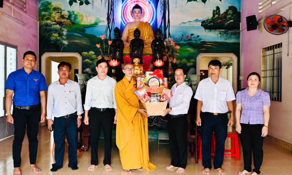 X&atilde; Mỹ Y&ecirc;n: Thăm, ch&uacute;c mừng c&aacute;c tổ chức t&ocirc;n gi&aacute;o