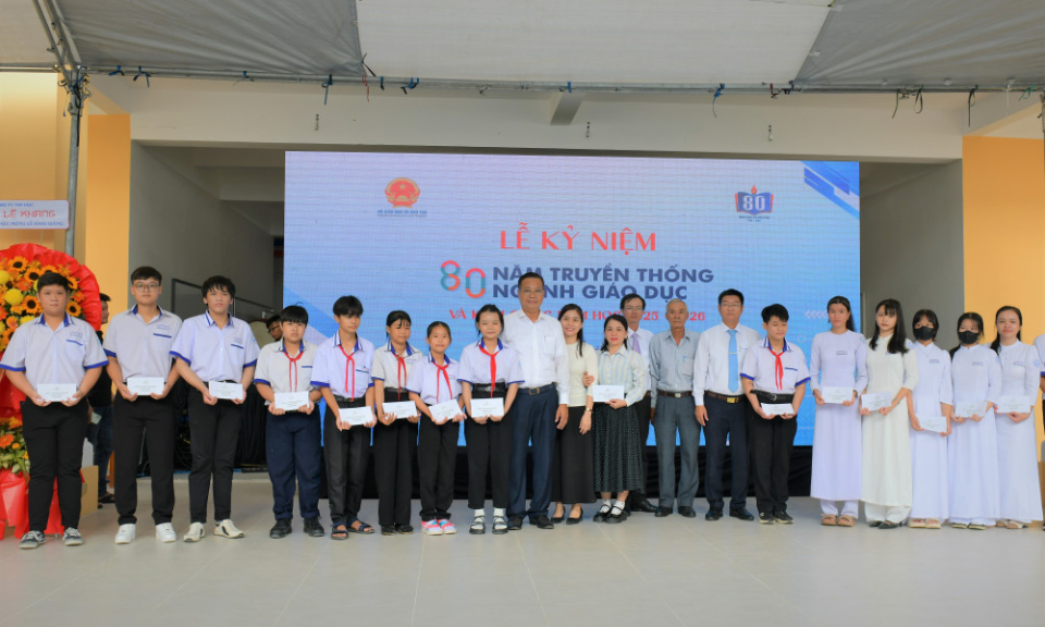 Trường THCS&ndash;THPT Nguyễn Thị Một khai giảng năm học mới