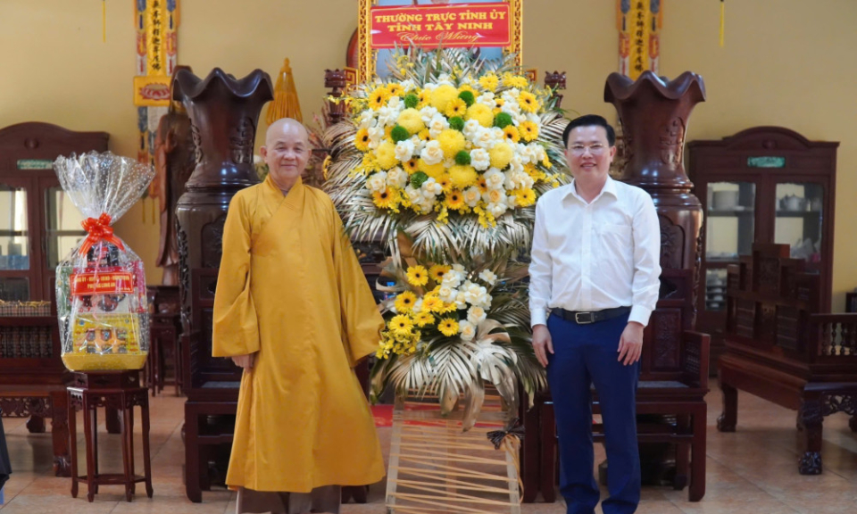 Ph&oacute; B&iacute; thư Tỉnh ủy Nguyễn Thanh Hải thăm, ch&uacute;c mừng Đại lễ Vu Lan năm 2025