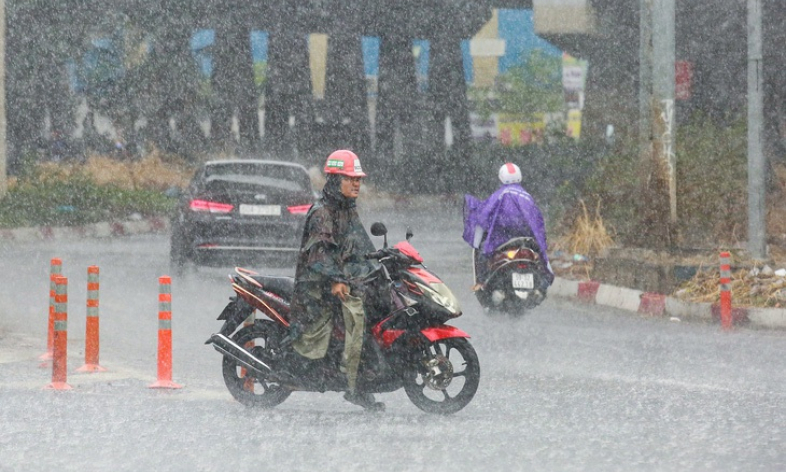 Thời tiết h&ocirc;m nay 08/9: Bắc Bộ ng&agrave;y nắng, đ&ecirc;m mưa to do b&atilde;o, Nam Bộ mưa dầm