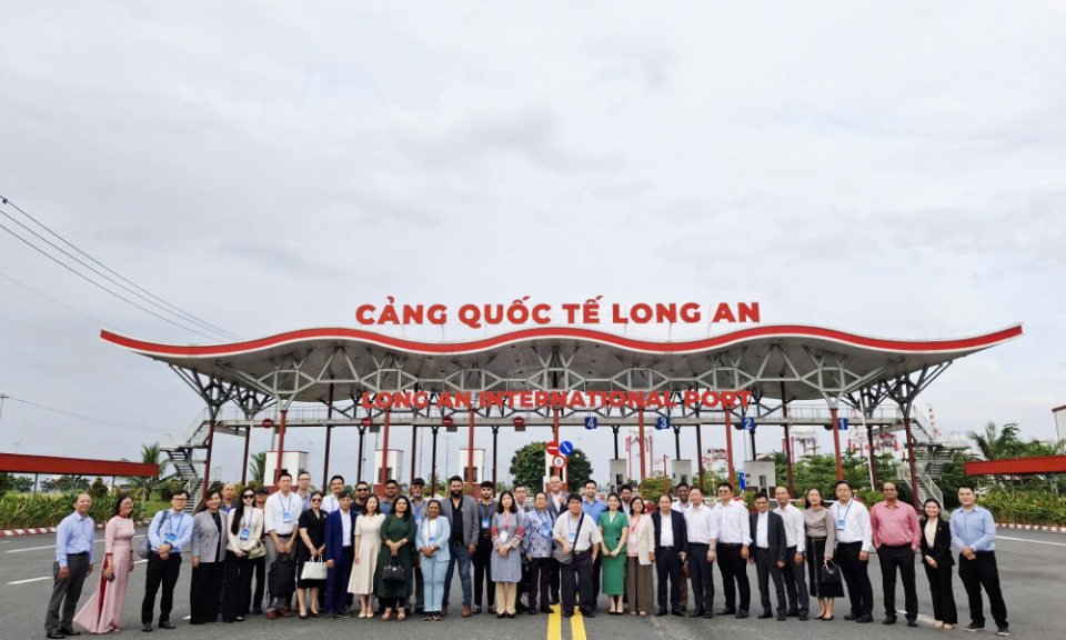 Cảng Quốc tế Long An k&yacute; kết 2 thỏa thuận hữu nghị với Cảng Portland v&agrave; Cảng Gothenburg