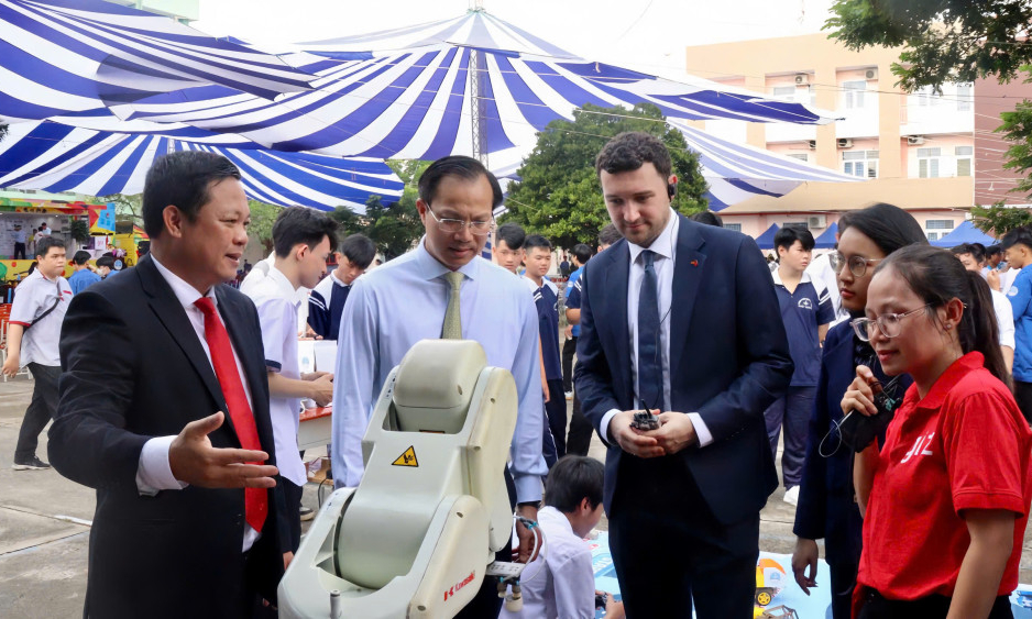 Khai mạc Chương tr&igrave;nh 'Chuyến xe hướng nghiệp Đức' lần đầu ti&ecirc;n tại T&acirc;y Ninh