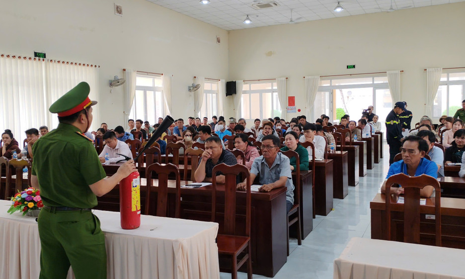 T&acirc;n Bi&ecirc;n: Tuy&ecirc;n truyền về ph&ograve;ng ch&aacute;y, chữa ch&aacute;y v&agrave; cứu nạn, cứu hộ