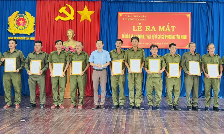 Phường T&acirc;n Ninh ra mắt c&aacute;c Tổ bảo vệ an ninh, trật tự
