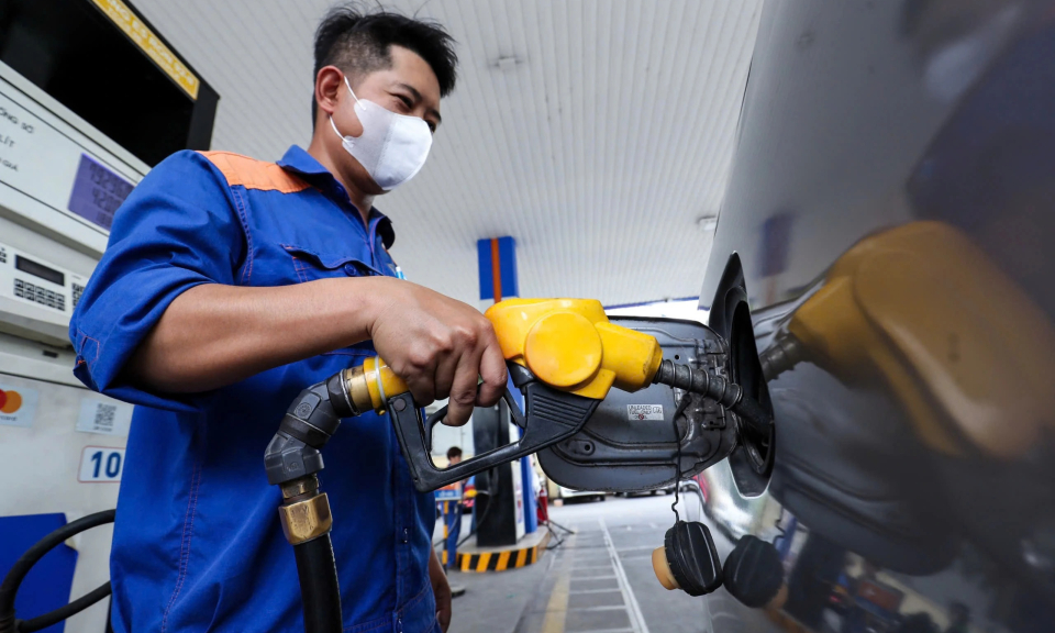 Gi&aacute; xăng dầu h&ocirc;m nay 16/9: Xăng trong nước sắp c&oacute; đợt tăng gi&aacute; mới?