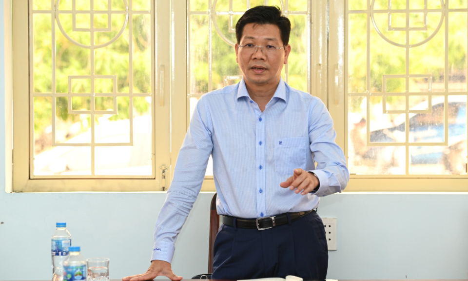 Ph&oacute; B&iacute; thư Thường trực Tỉnh ủy, Chủ tịch HĐND tỉnh Nguyễn Mạnh H&ugrave;ng l&agrave;m việc với x&atilde; Thạnh Đức