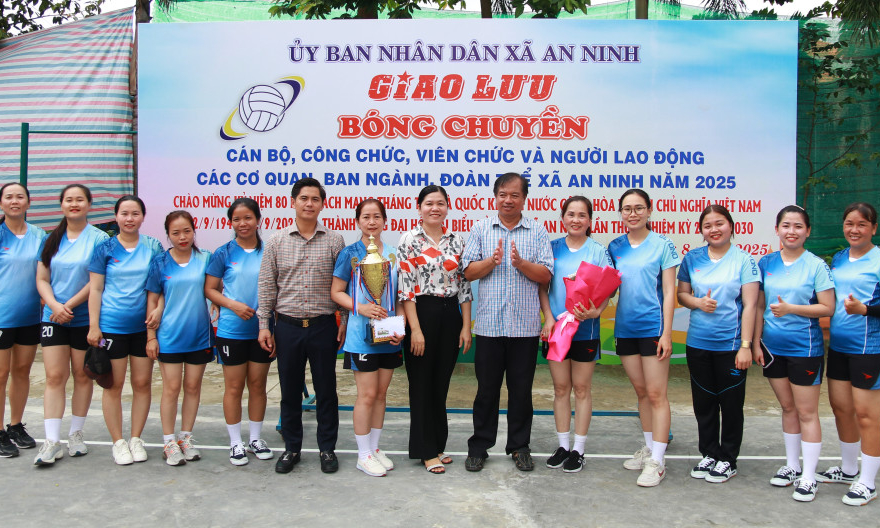 X&atilde; An Ninh tổ chức Giải b&oacute;ng chuyền ch&agrave;o mừng kỷ niệm 80 năm C&aacute;ch mạng Th&aacute;ng T&aacute;m v&agrave; Quốc kh&aacute;nh 02/9