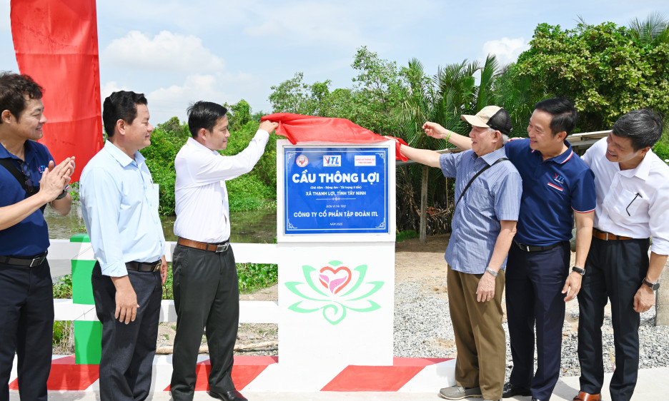 Kh&aacute;nh th&agrave;nh cầu Th&ocirc;ng Lợi nối liền x&atilde; B&igrave;nh Đức v&agrave; x&atilde; Thạnh Lợi