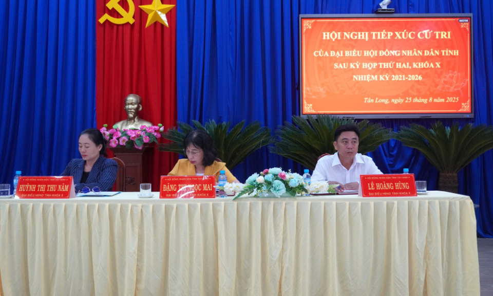 Đại biểu HĐND tỉnh tiếp x&uacute;c cử tri tại x&atilde; T&acirc;n Long