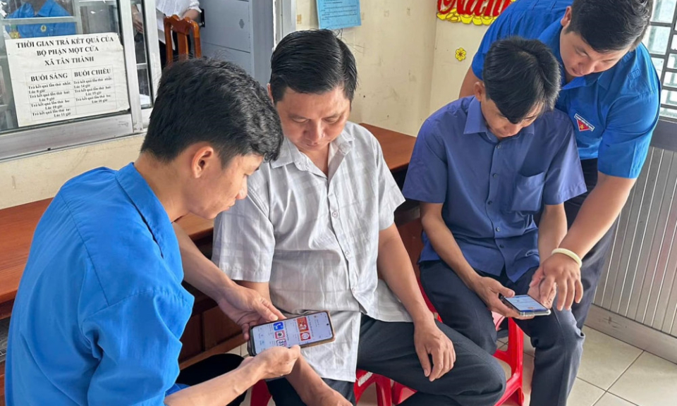 T&acirc;y Ninh ph&aacute;t động thi đua thực hiện phong tr&agrave;o 'B&igrave;nh d&acirc;n học vụ số'