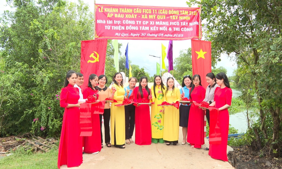 Kh&aacute;nh th&agrave;nh cầu giao th&ocirc;ng n&ocirc;ng th&ocirc;n Fico 11 tại x&atilde; Mỹ Qu&yacute;