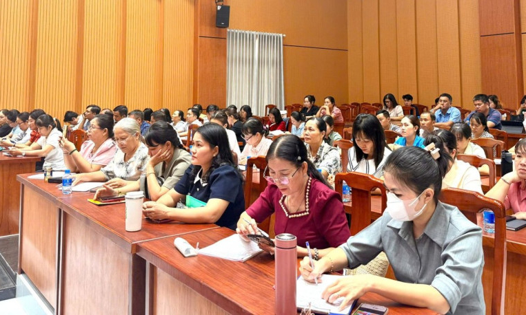 X&atilde; Dương Minh Ch&acirc;u: Tập huấn chuy&ecirc;n đề, triển khai Nghị quyết Đại hội đại biểu Đảng bộ x&atilde;