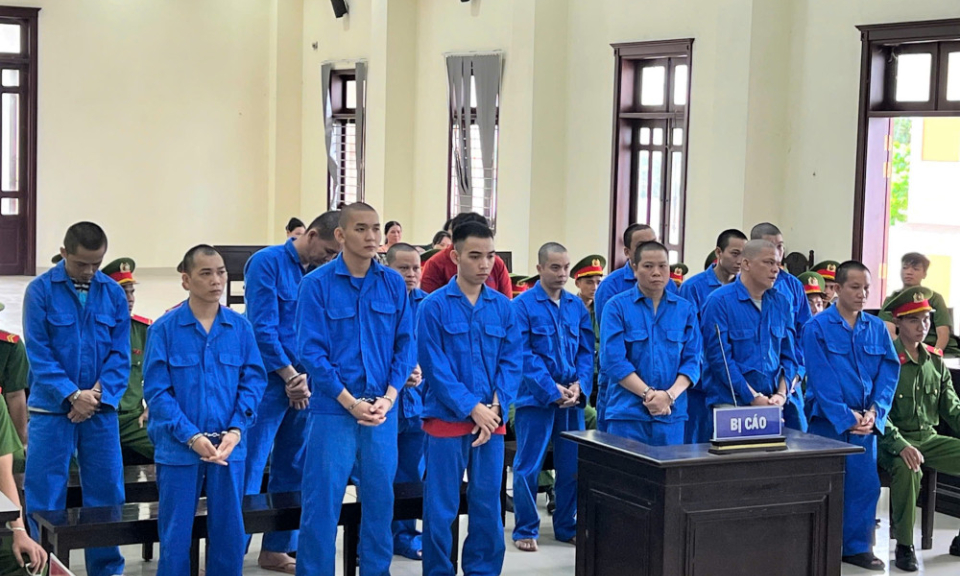 Tuy&ecirc;n &aacute;n hơn 160 năm t&ugrave; cho băng nh&oacute;m chuy&ecirc;n chặn xe cướp thuốc l&aacute; lậu