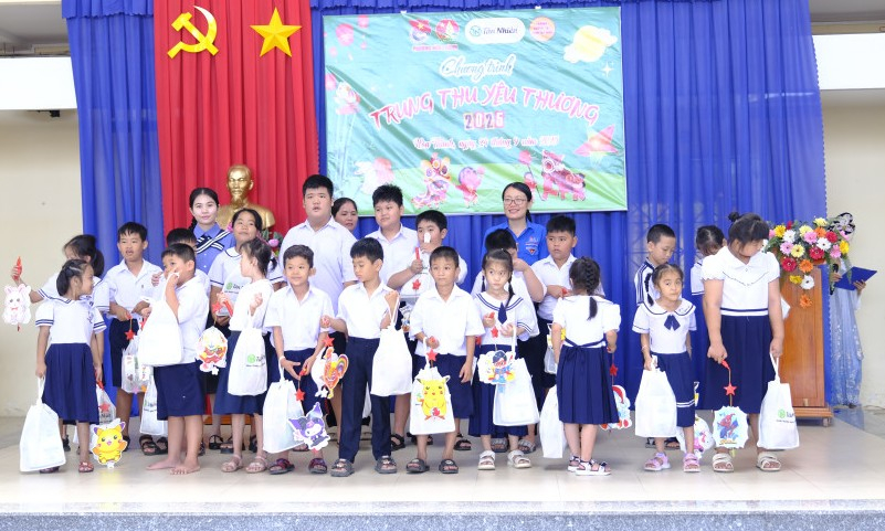 Trung thu y&ecirc;u thương cho học sinh Trường khuyết tật tỉnh T&acirc;y Ninh
