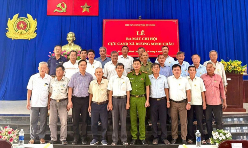 X&atilde; Dương Minh Ch&acirc;u: Ra mắt Chi hội Cựu C&ocirc;ng an Nh&acirc;n d&acirc;n