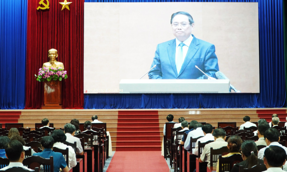 Thủ tướng Phạm Minh Ch&iacute;nh: Đầu tư cho con người ch&iacute;nh l&agrave; đầu tư cho sự ph&aacute;t triển bền vững v&agrave; l&acirc;u d&agrave;i