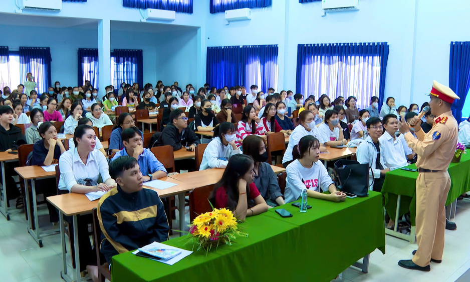 Trường Cao đẳng Y tế Long An tổ chức tuần sinh hoạt c&ocirc;ng d&acirc;n - sinh vi&ecirc;n năm học 2025-2026