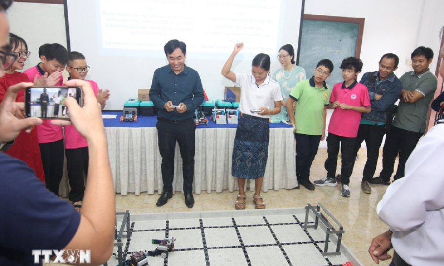Việt Nam-L&agrave;o tăng cường hợp t&aacute;c gi&aacute;o dục STEM-Robotics