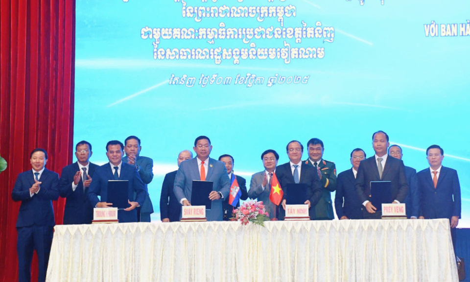 T&acirc;y Ninh k&yacute; kết thoả thuận hợp t&aacute;c với 3 tỉnh bi&ecirc;n giới Campuchia