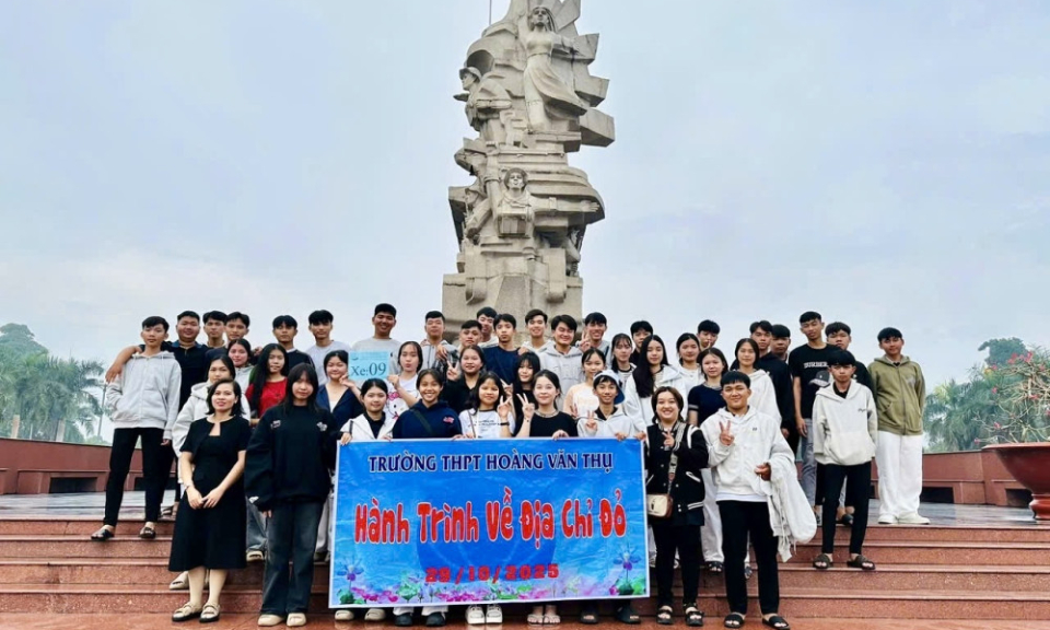 Ch&uacute; trọng gi&aacute;o dục l&yacute; tưởng c&aacute;ch mạng, đạo đức, lối sống cho học sinh