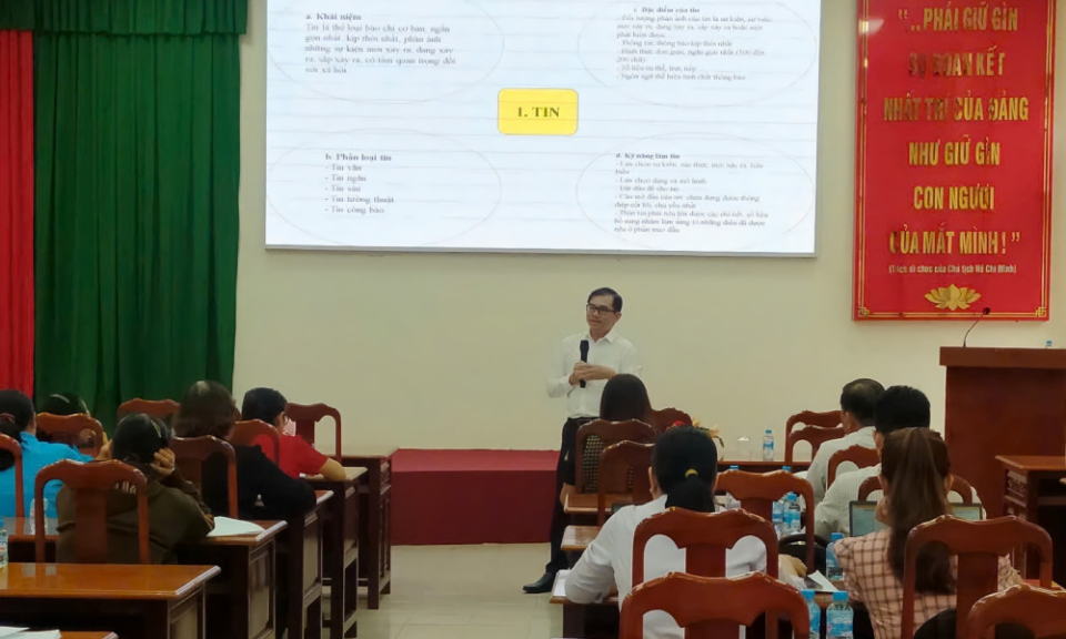 X&atilde; Tầm Vu: Tập huấn kỹ năng viết tin, b&agrave;i cho cộng t&aacute;c vi&ecirc;n