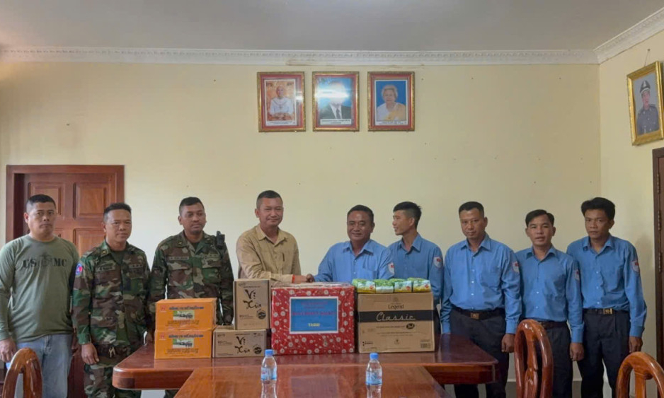 Đội K73 thăm v&agrave; l&agrave;m việc với Tiểu khu Qu&acirc;n sự tỉnh Battambang (Vương quốc Campuchia)