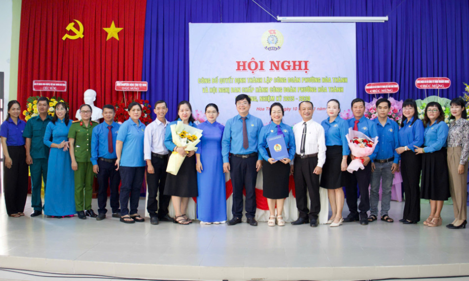 C&ocirc;ng bố quyết định th&agrave;nh lập C&ocirc;ng đo&agrave;n phường H&ograve;a Th&agrave;nh, nhiệm kỳ 2025-2030