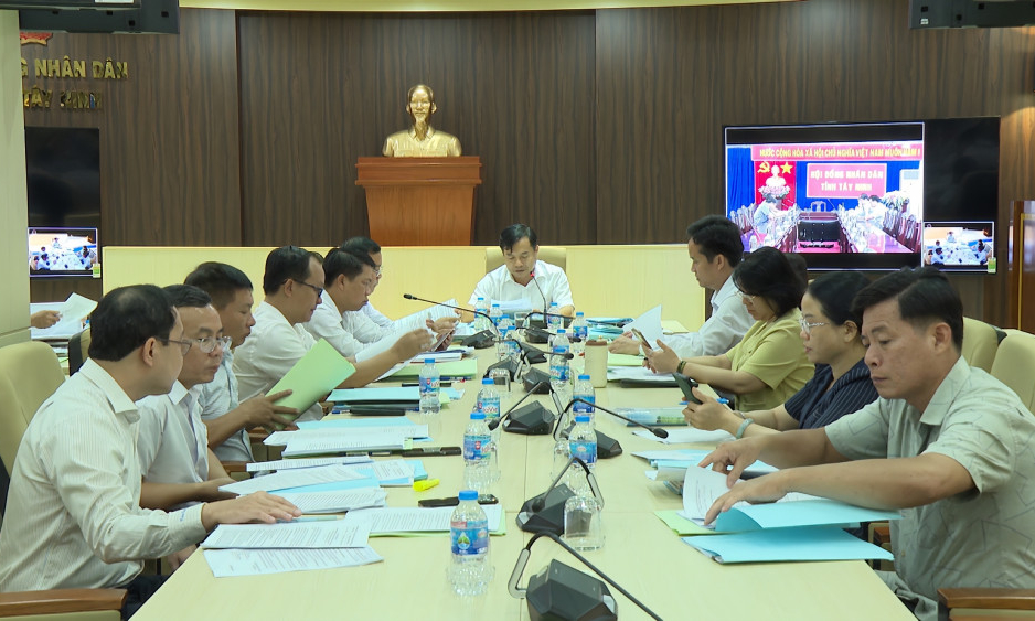 Ban Kinh tế - Ng&acirc;n s&aacute;ch HĐND tỉnh thẩm tra c&aacute;c nội dung tr&igrave;nh tại Kỳ họp thứ 5