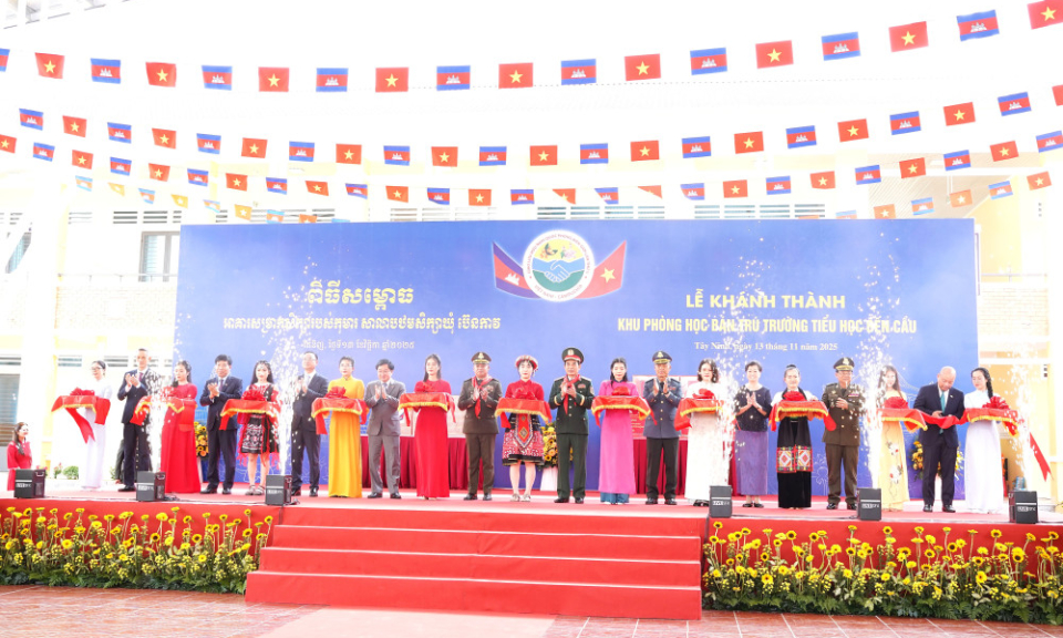 Kh&aacute;nh th&agrave;nh khu ph&ograve;ng học b&aacute;n tr&uacute; Trường Tiểu học Bến Cầu